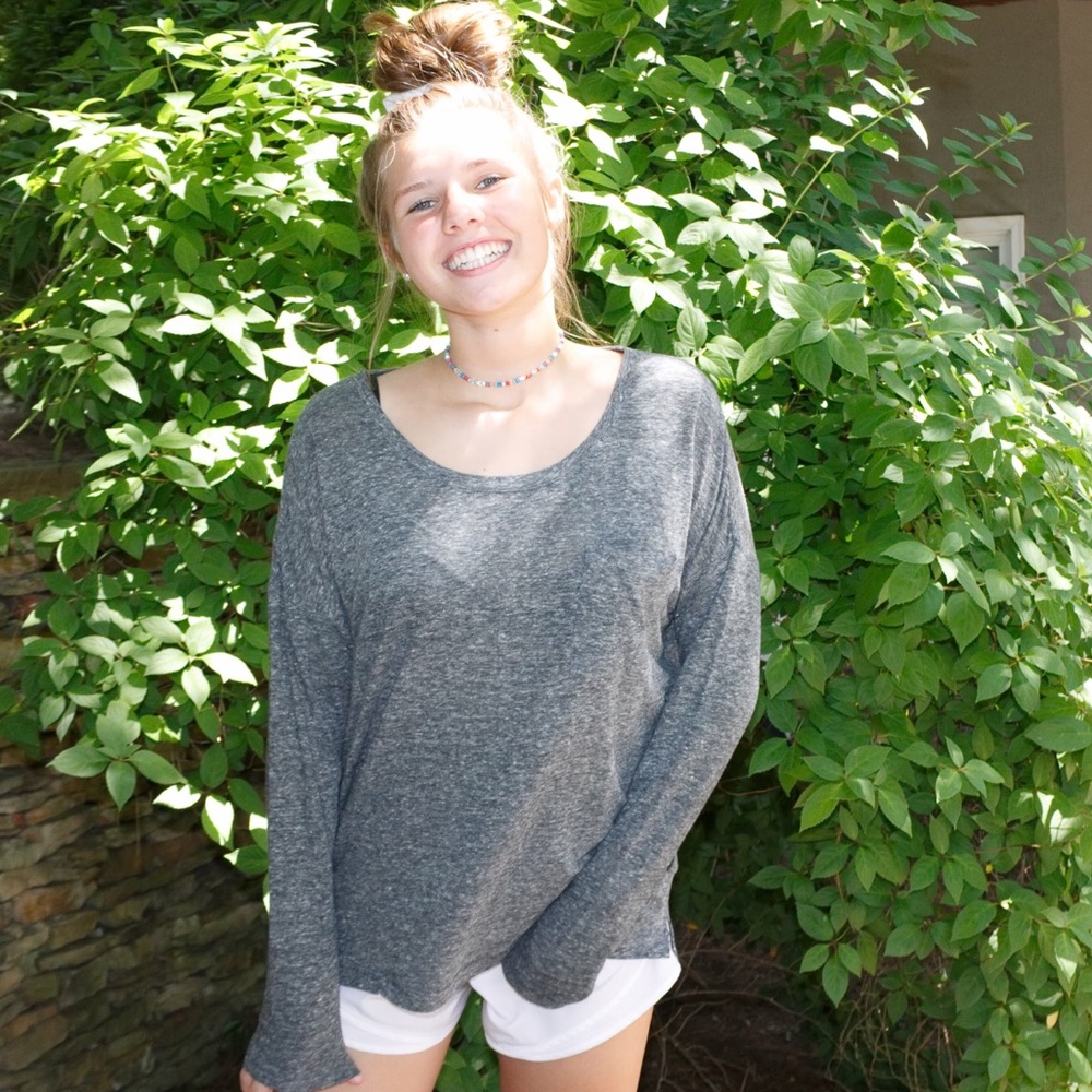 Gray long sleeved pocket tee